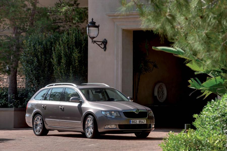  Skoda Superb Combi 2009 года  (фото 64 из 74)